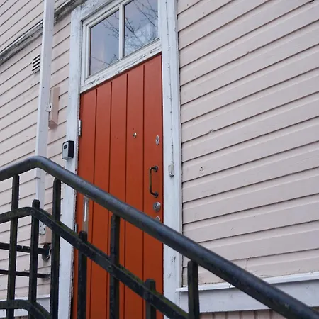 Huoneisto Wooden House With Shared Garden Helsinki